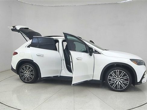 Used 2023 Mercedes-Benz EQE 500 4MATIC SUV w/ Exclusive Trim Package image 70