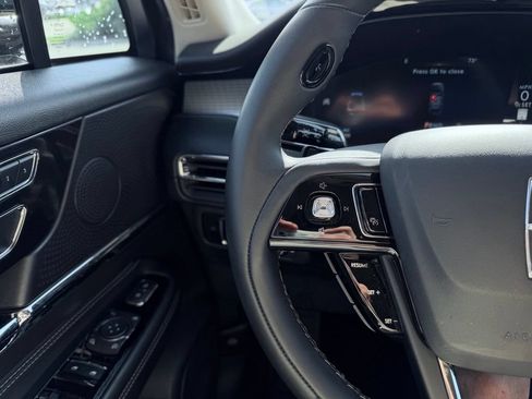 Certified 2024 Lincoln Corsair AWD image 27