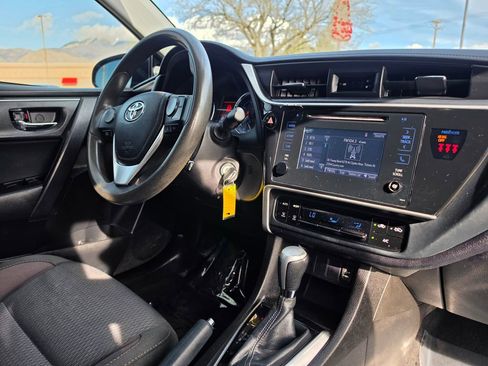 Used 2018 Toyota Corolla LE FWD image 14
