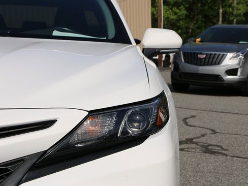 Used 2023 Toyota Camry SE w/ Convenience Package FWD image 13