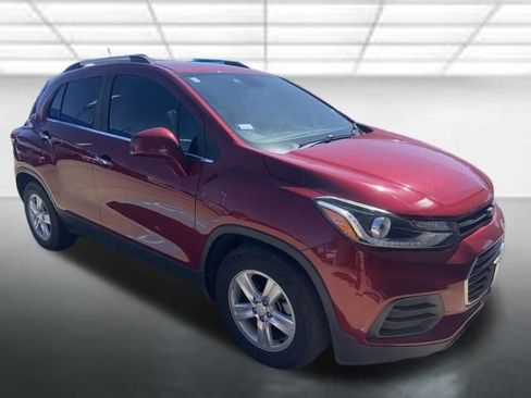 Used 2020 Chevrolet Trax LT w/ LT Convenience Package image 1