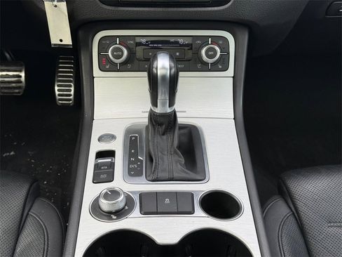 Used 2017 Volkswagen Touareg Wolfsburg Edition image 12
