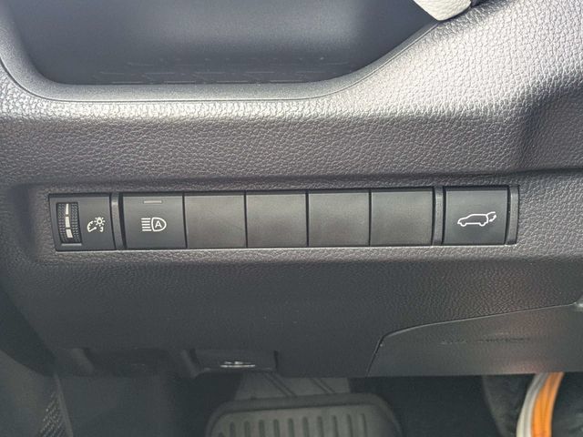 Used 2025 Toyota RAV4 XLE FWD image 23