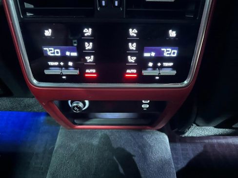 Used 2021 Porsche Cayenne S image 11