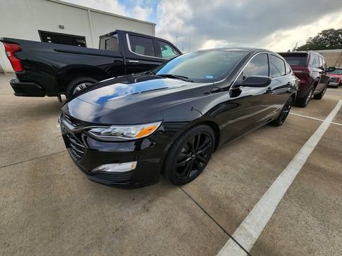 Used 2024 Chevrolet Malibu LT FWD image 2