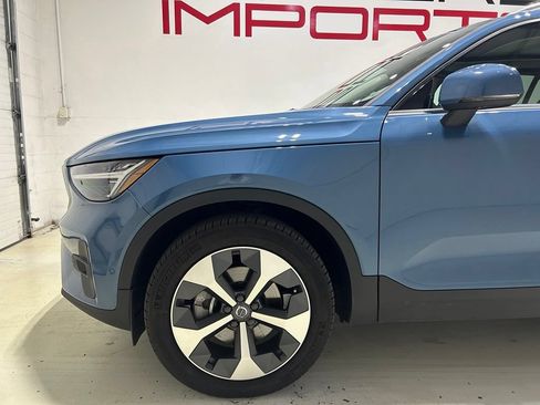 Used 2024 Volvo XC40 B5 Plus w/ Protection Package Premier AWD/4WD image 3