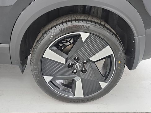 New 2026 Nissan Kicks SR FWD image 32