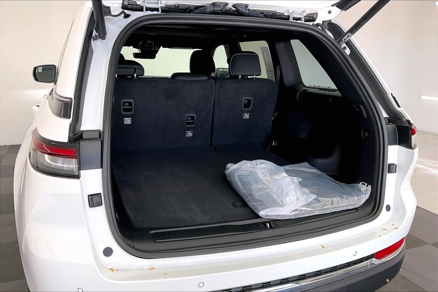 New 2027 Jeep Grand Cherokee Laredo X AWD/4WD image 11