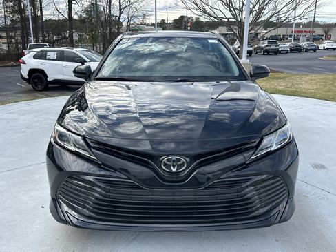 Used 2020 Toyota Camry LE image 3