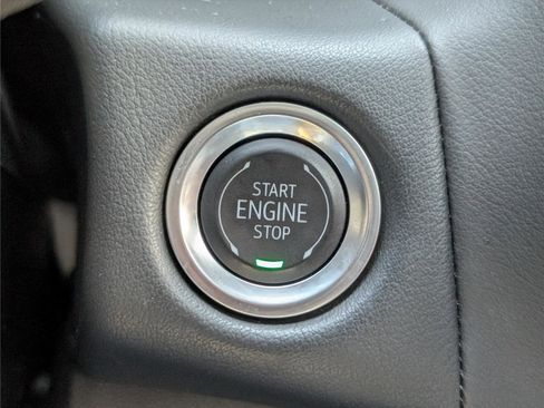 Used 2024 Chevrolet Suburban Z71 image 28