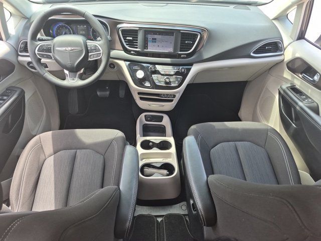 Used 2023 Chrysler Voyager LX FWD image 25