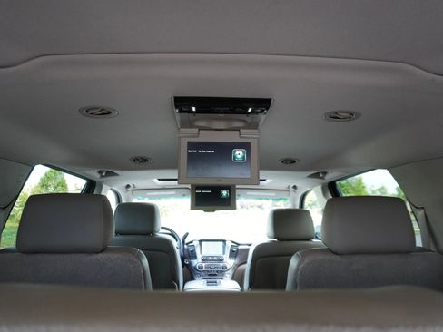 Used 2015 Chevrolet Suburban LT AWD/4WD image 16