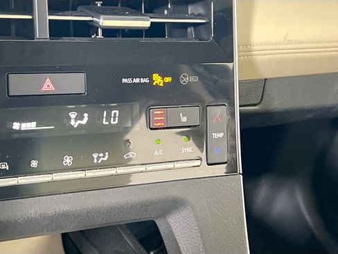 Used 2019 Toyota Avalon XLE image 19