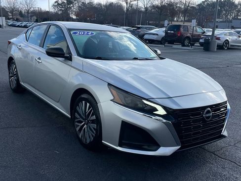 Used 2024 Nissan Altima 2.5 SV image 8