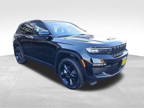 New 2025 Jeep Grand Cherokee Limited w/ Luxury Tech Group II image 8