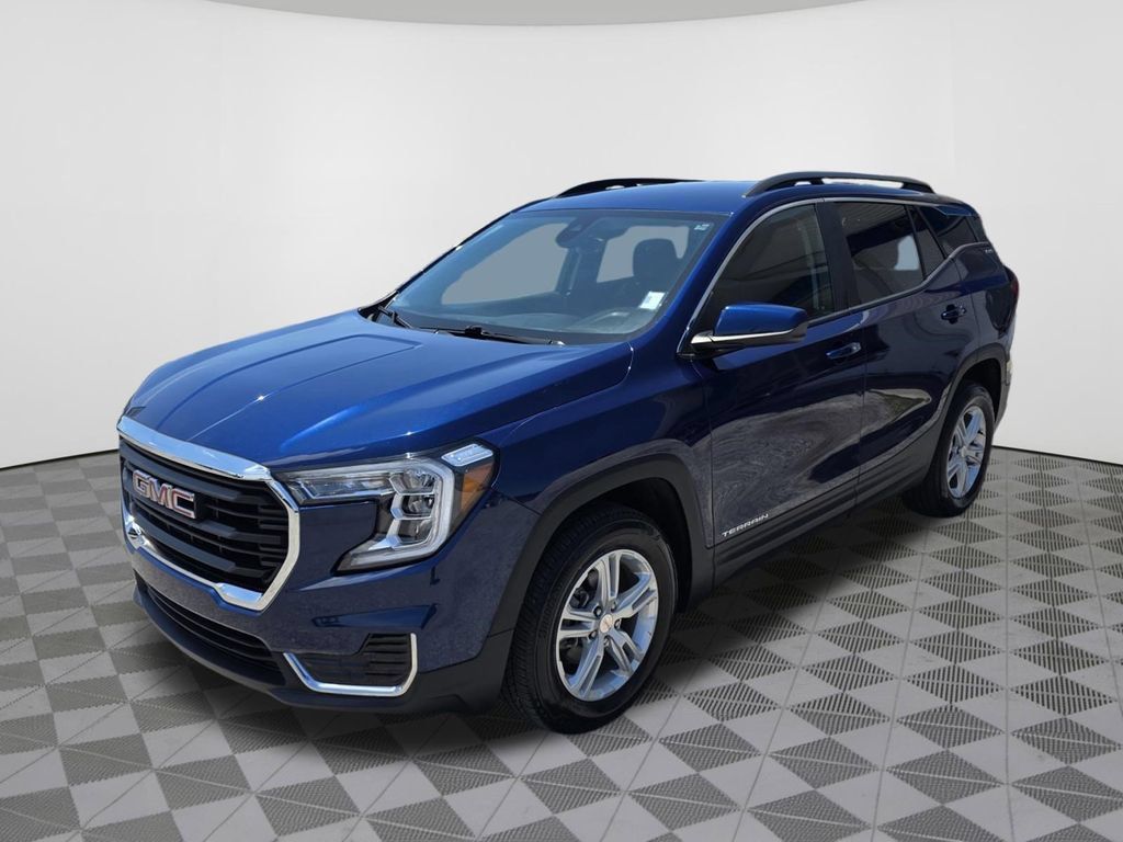 Used 2022 GMC Terrain SLE w/ Driver Convenience Package AWD/4WD image 2