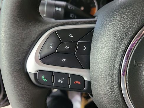 Used 2019 Jeep Renegade Latitude image 42