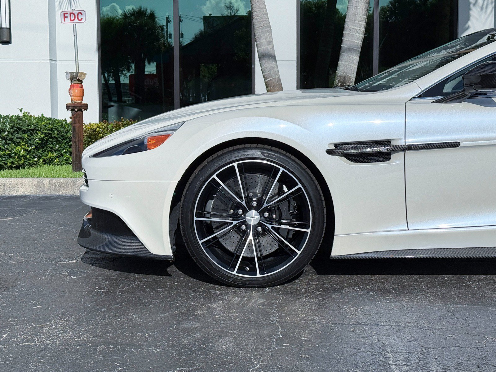 Used 2014 Aston Martin Vanquish Volante RWD image 9
