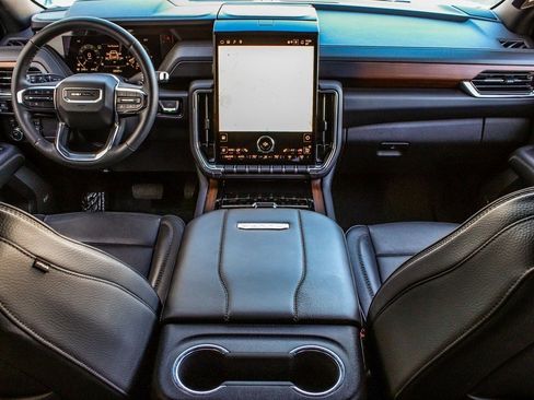 Used 2025 GMC Yukon Denali image 39