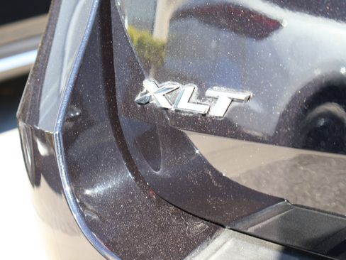 Used 2022 Ford Explorer XLT w/ Equipment Group 202A image 8