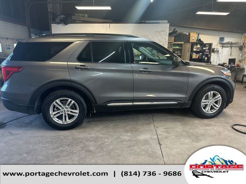 Used 2024 Ford Explorer XLT w/ Equipment Group 202A image 7