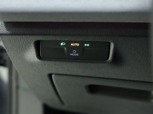 New 2026 Volkswagen Tiguan SE R-Line FWD image 28