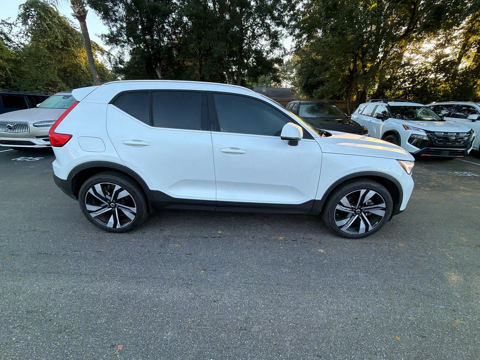 Used 2024 Volvo XC40 B5 Plus w/ Protection Package Premier AWD/4WD image 19