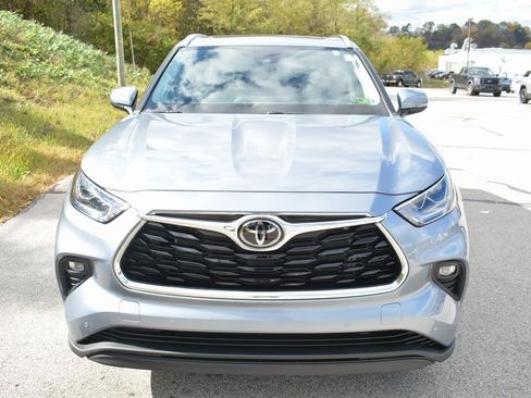 Used 2023 Toyota Highlander Limited image 2