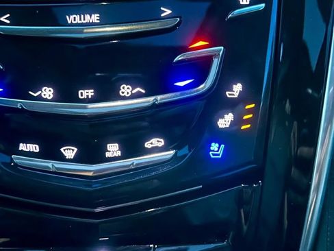 Used 2018 Cadillac Escalade ESV Premium Luxury AWD/4WD image 34