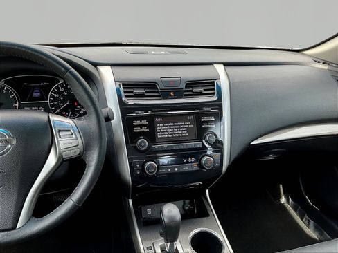 Used 2015 Nissan Altima 2.5 SL w/ Moonroof Package FWD image 9