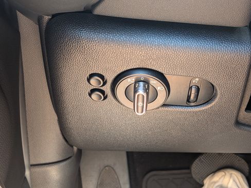 Used 2021 MINI Cooper 4-Door Hardtop w/ Storage Package FWD image 22