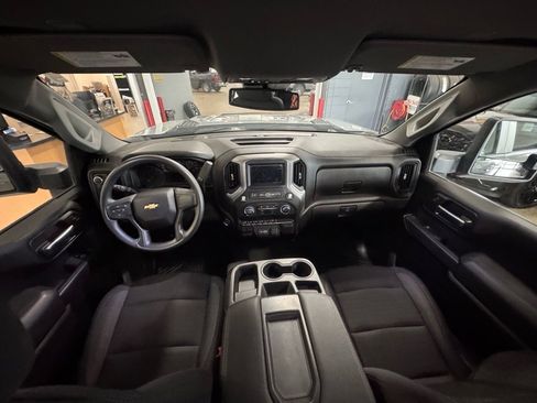 Used 2024 Chevrolet Silverado 2500 Custom w/ Custom Value Package image 15