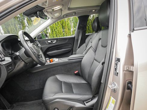 Used 2024 Volvo XC60 B5 Core image 16