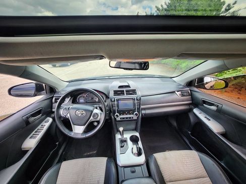 Used 2012 Toyota Camry SE w/ Convenience Pkg image 9
