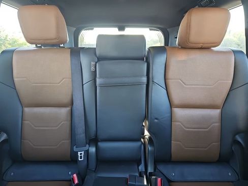 Used 2025 Lexus GX 550 w/ Accessory Package (2T) AWD/4WD image 26