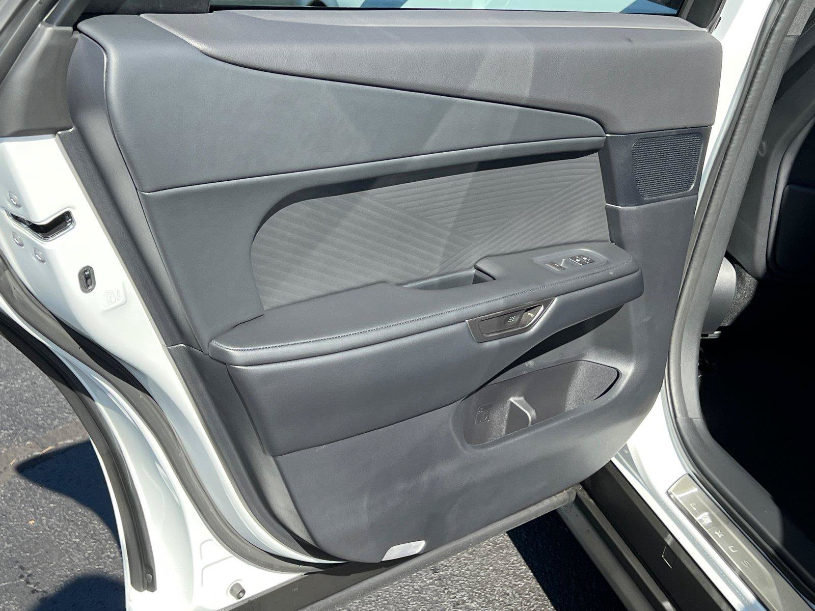 Used 2026 Lexus ES 350e w/ Convenience Package FWD image 22