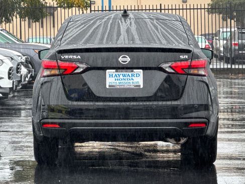 Used 2022 Nissan Versa SR image 4