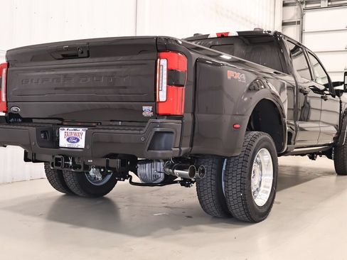 New 2026 Ford F450 Platinum w/ FX4 Off-Road Package AWD/4WD image 9