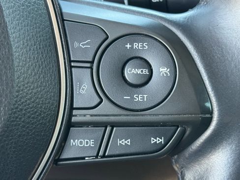 Used 2022 Toyota Corolla Cross LE image 19