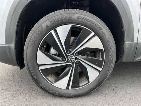 Used 2026 Volkswagen Taos SE AWD/4WD image 35