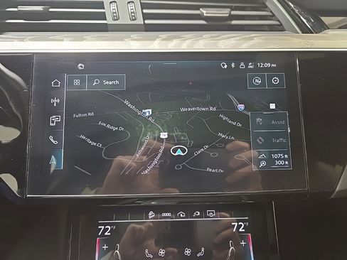 Used 2022 Audi e-tron S Premium Plus image 16