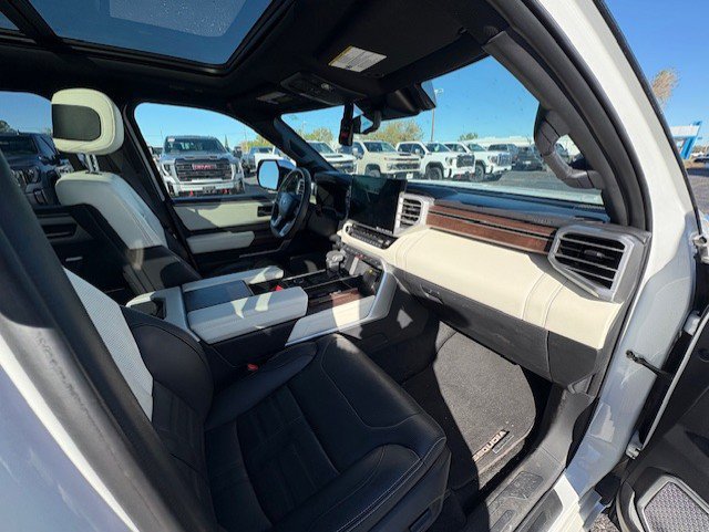 Used 2023 Toyota Sequoia Capstone AWD/4WD image 10