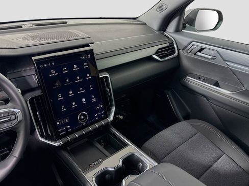 Used 2026 GMC Acadia Elevation image 25