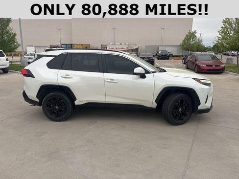 Used 2022 Toyota RAV4 SE image 2