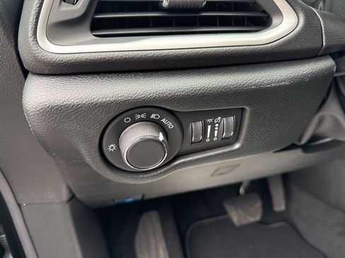 New 2026 Chrysler Voyager LX image 19