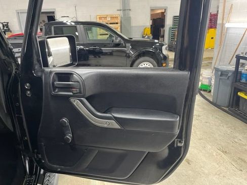 Used 2016 Jeep Wrangler Sport w/ Connectivity Group AWD/4WD image 36