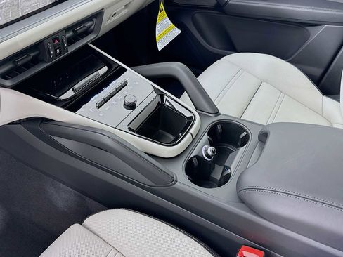 New 2026 Porsche Cayenne image 20