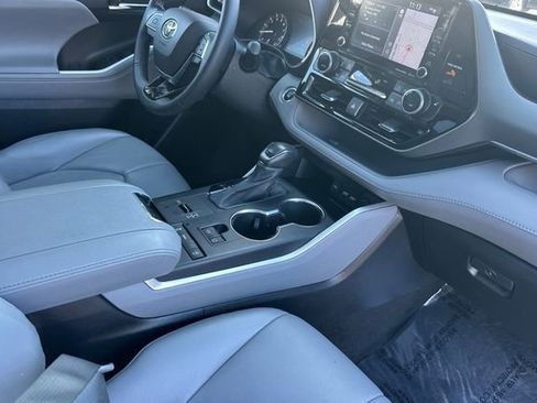 Certified 2021 Toyota Highlander XLE image 25