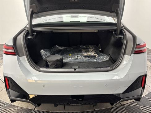 New 2026 BMW i5 eDrive40 w/ M Sport Package image 21