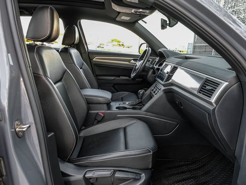 Used 2020 Volkswagen Atlas Cross Sport SE w/ Panoramic Sunroof Package image 30